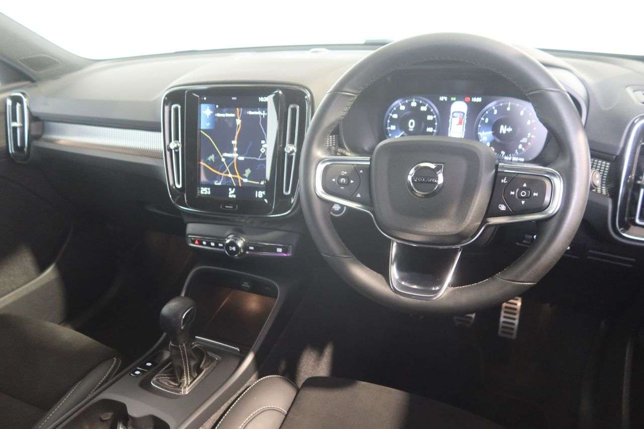 2021 VOLVO XC40 2021 VOLVO XC40