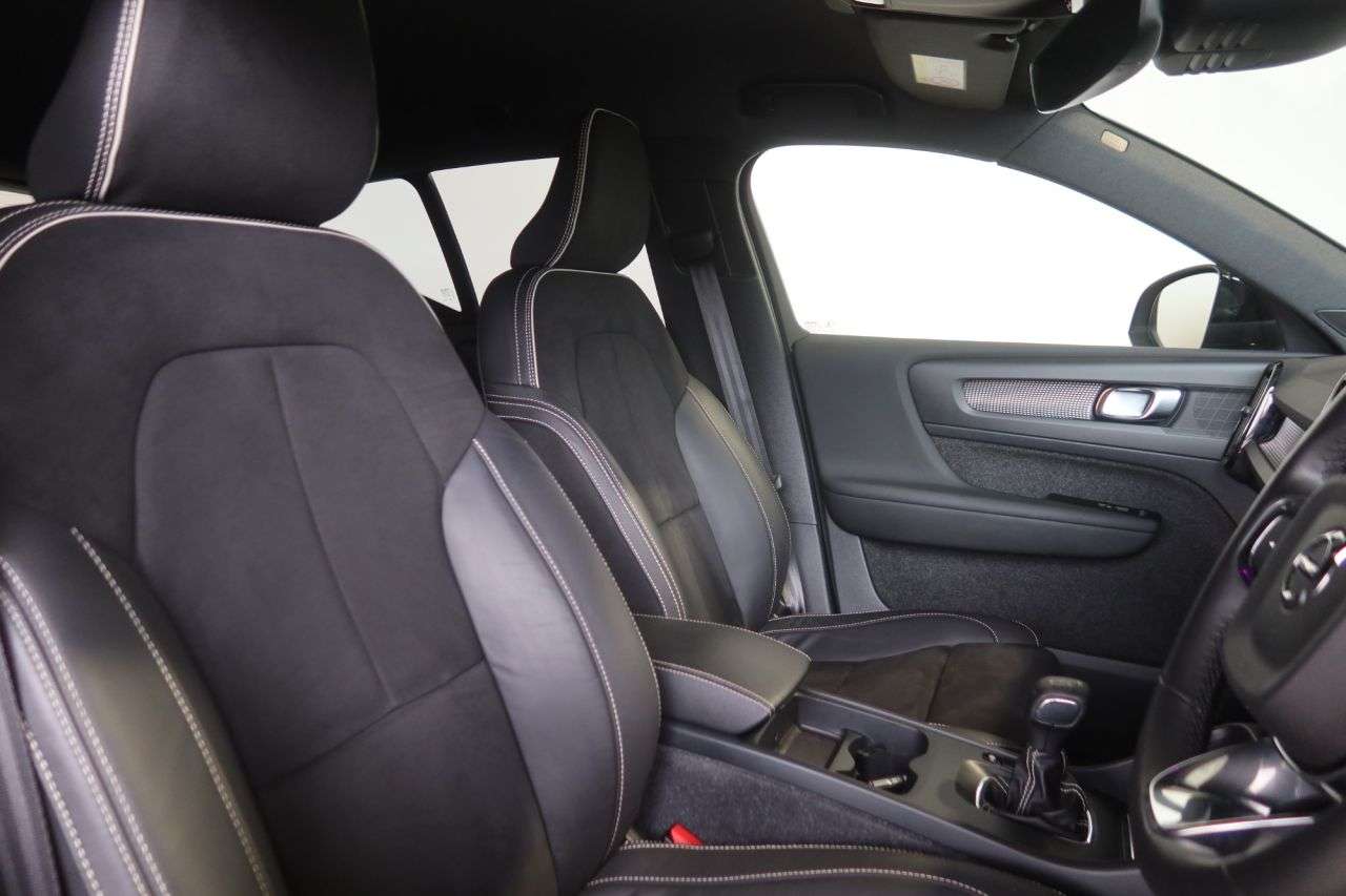 2021 VOLVO XC40 2021 VOLVO XC40