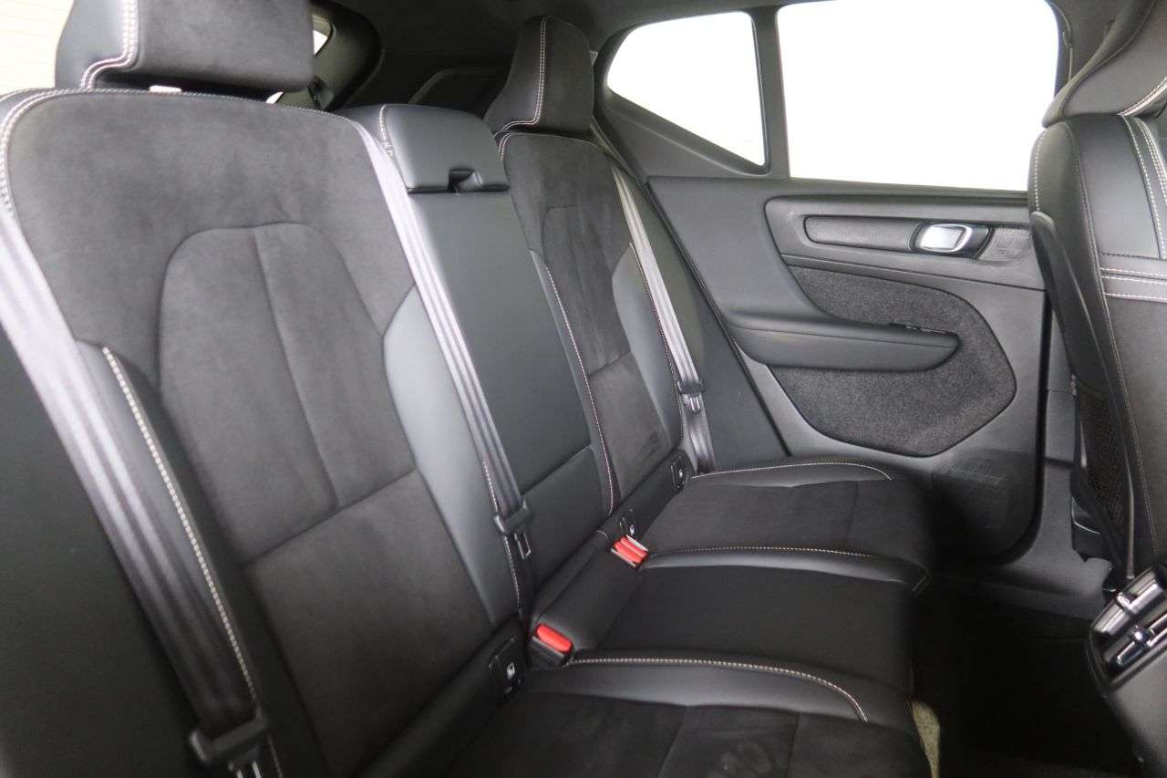 2021 VOLVO XC40 2021 VOLVO XC40