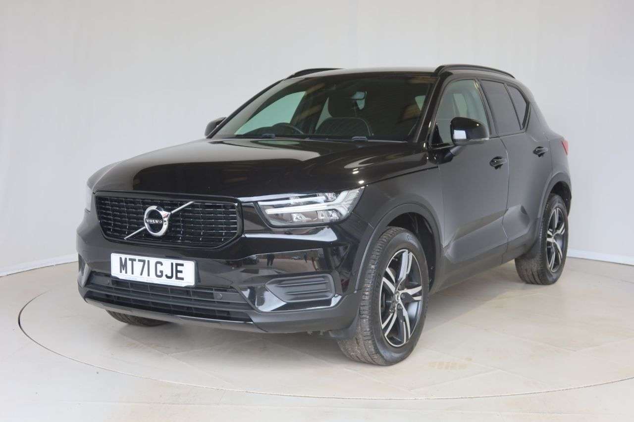 A 2021 VOLVO XC40 1.5 T3 R-Design SUV 5dr Petrol Manual Euro 6 (s/s) (163 ps) FREE 24 MONTH W A 2021 VOLVO XC40 1.5 T3 R-Design SUV 5dr Petrol Manual Euro 6 (s/s) (163 ps) FREE 24 MONTH W