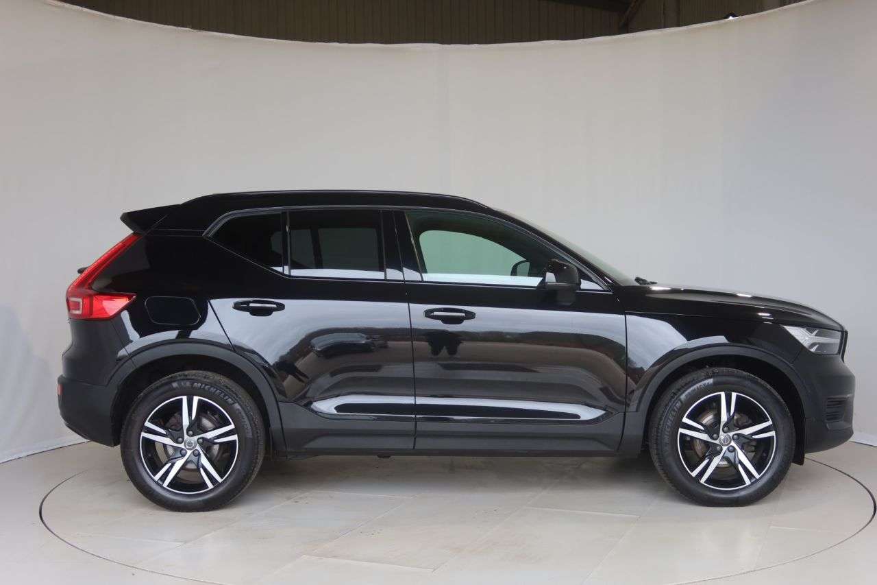 A 2021 VOLVO XC40 1.5 T3 R-Design SUV 5dr Petrol Manual Euro 6 (s/s) (163 ps) FREE 24 MONTH W A 2021 VOLVO XC40 1.5 T3 R-Design SUV 5dr Petrol Manual Euro 6 (s/s) (163 ps) FREE 24 MONTH W