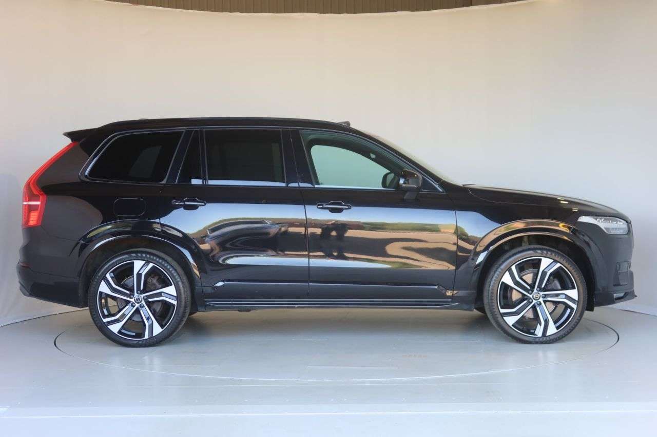 A 2022 VOLVO XC90 2.0 B5 MHEV R-Design Pro SUV 5dr Petrol Hybrid Auto 4WD Euro 6 (s/s) (250 p A 2022 VOLVO XC90 2.0 B5 MHEV R-Design Pro SUV 5dr Petrol Hybrid Auto 4WD Euro 6 (s/s) (250 p
