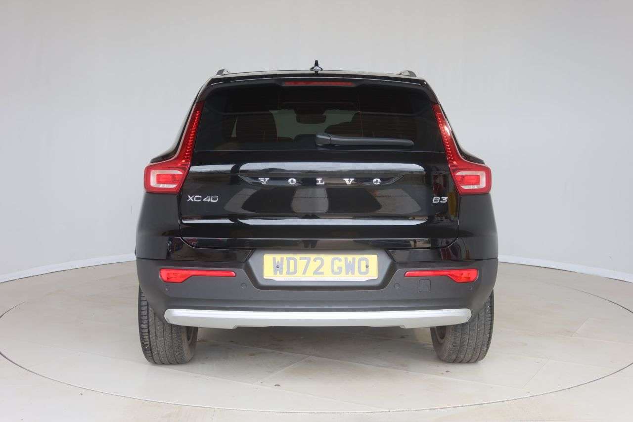 2023 VOLVO XC40 2023 VOLVO XC40