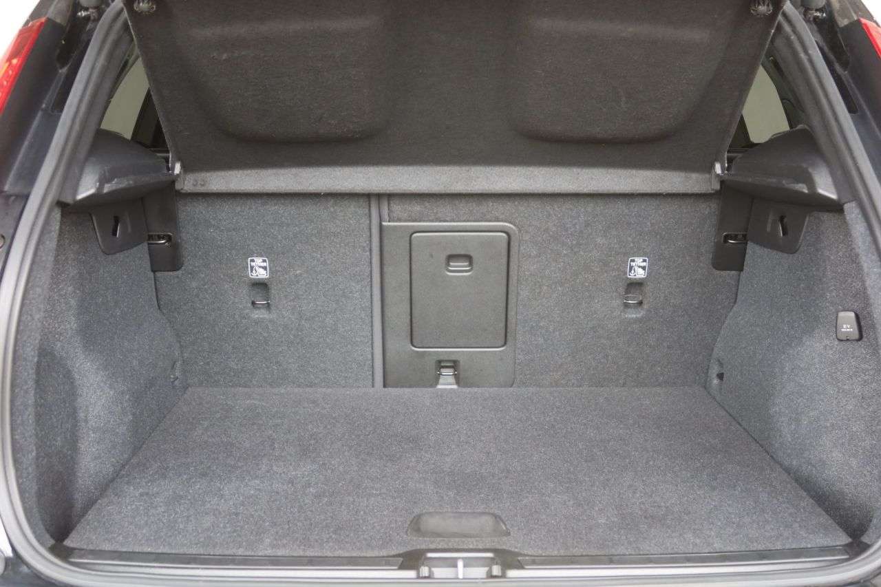 2023 VOLVO XC40 2023 VOLVO XC40