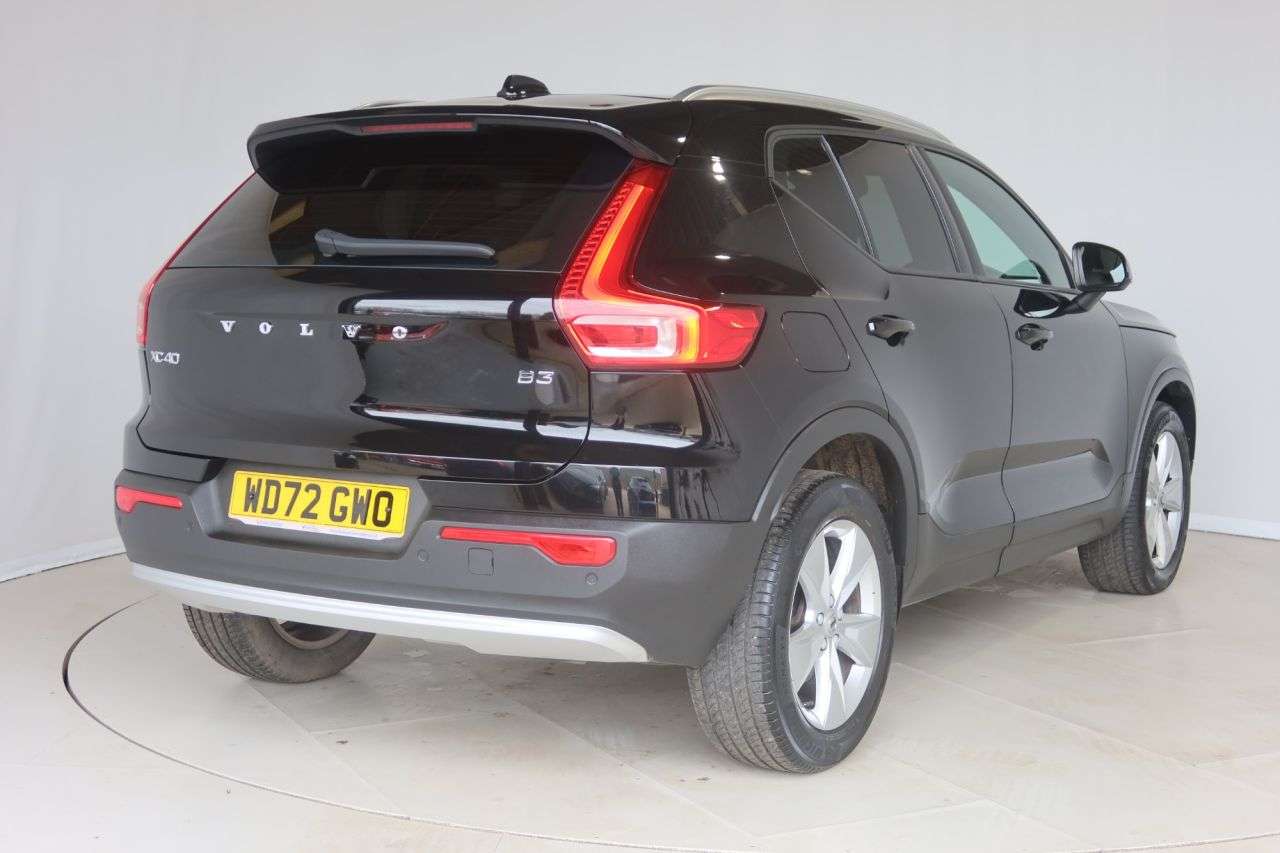 2023 VOLVO XC40 2023 VOLVO XC40