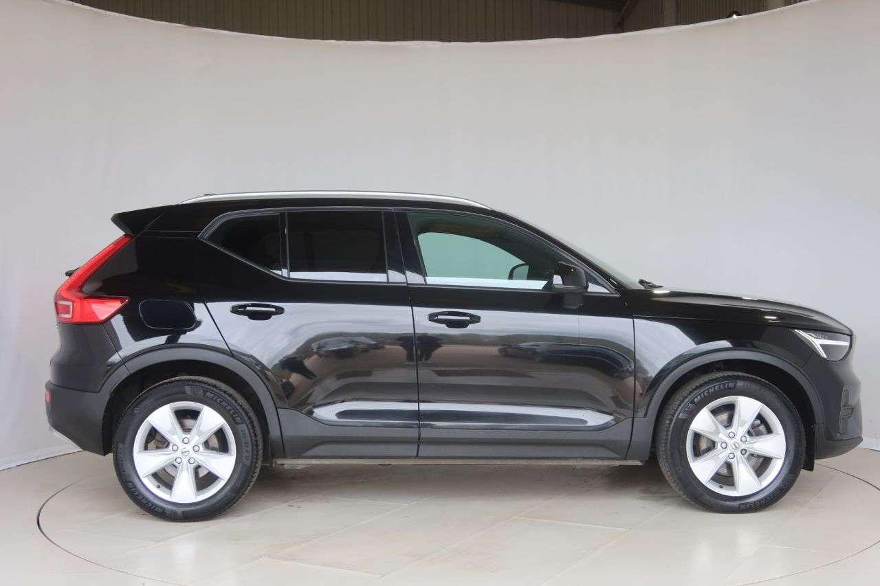 A 2023 VOLVO XC40 2.0 B3 MHEV Core SUV 5dr Petrol Hybrid DCT Auto Euro 6 (s/s) (163 ps) OPTIC A 2023 VOLVO XC40 2.0 B3 MHEV Core SUV 5dr Petrol Hybrid DCT Auto Euro 6 (s/s) (163 ps) OPTIC