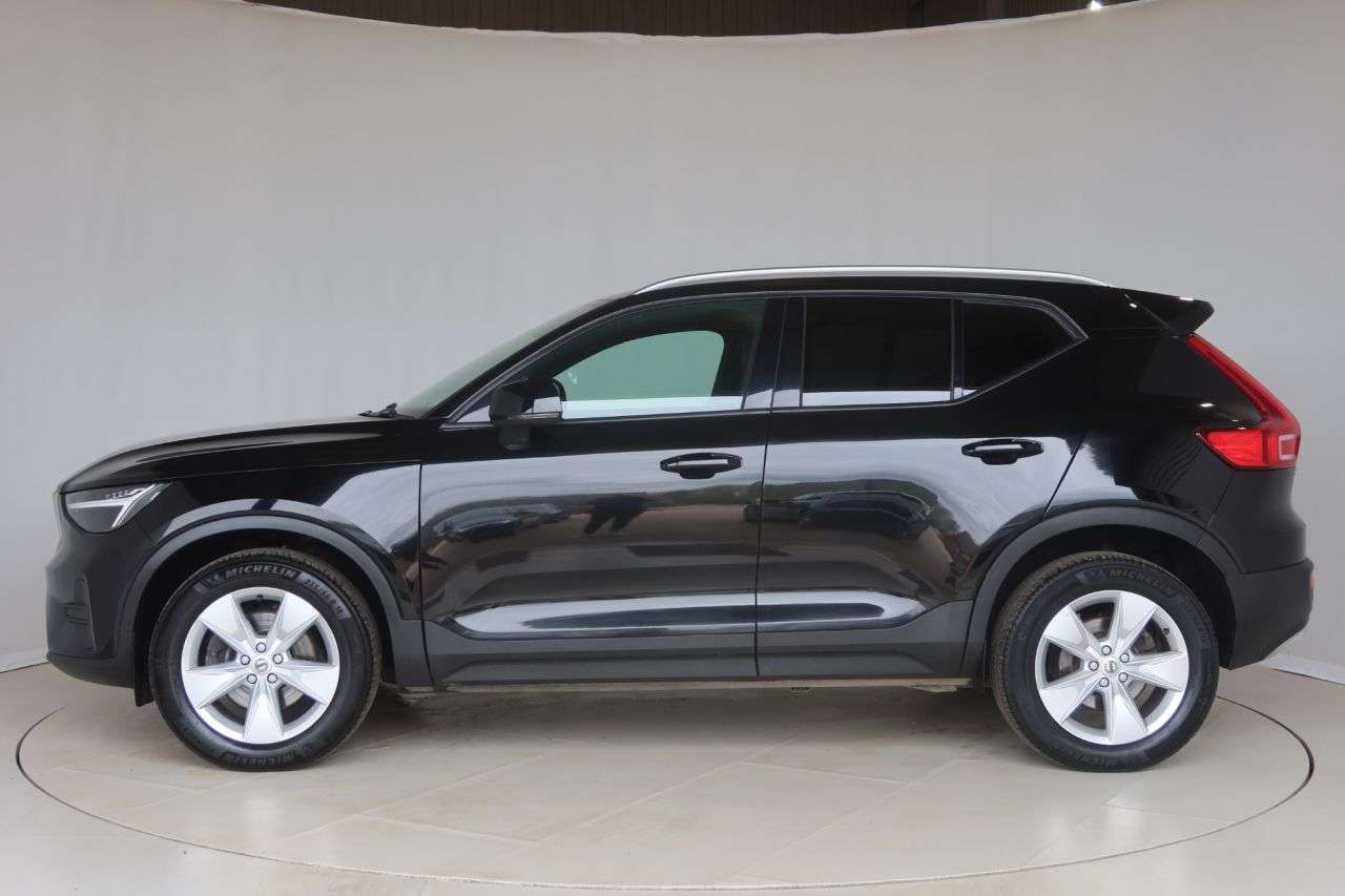 2023 VOLVO XC40 2023 VOLVO XC40