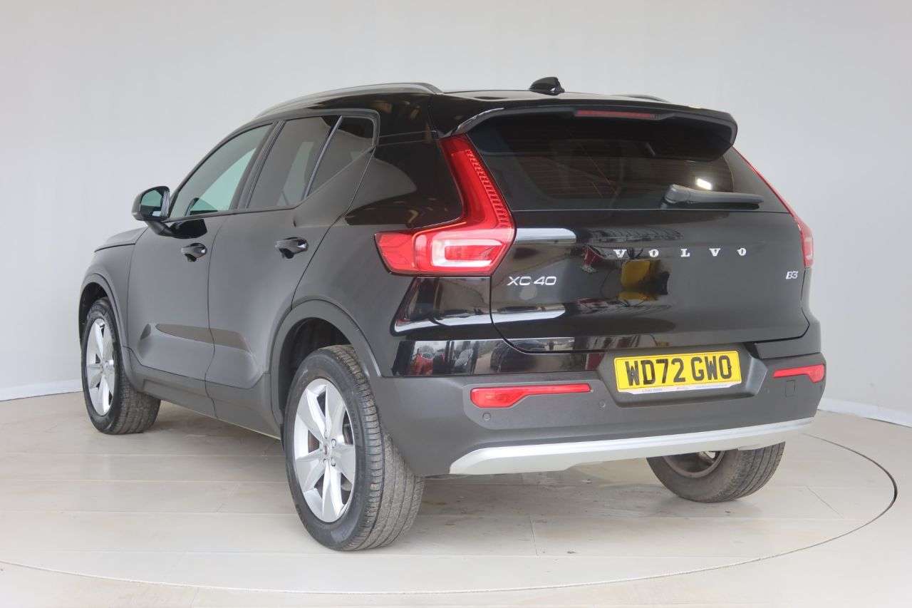 2023 VOLVO XC40 2023 VOLVO XC40