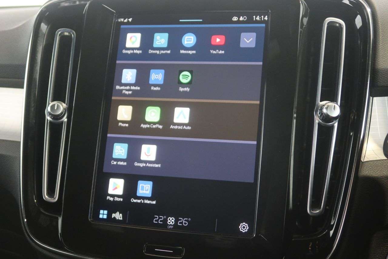 2023 VOLVO XC40 2023 VOLVO XC40