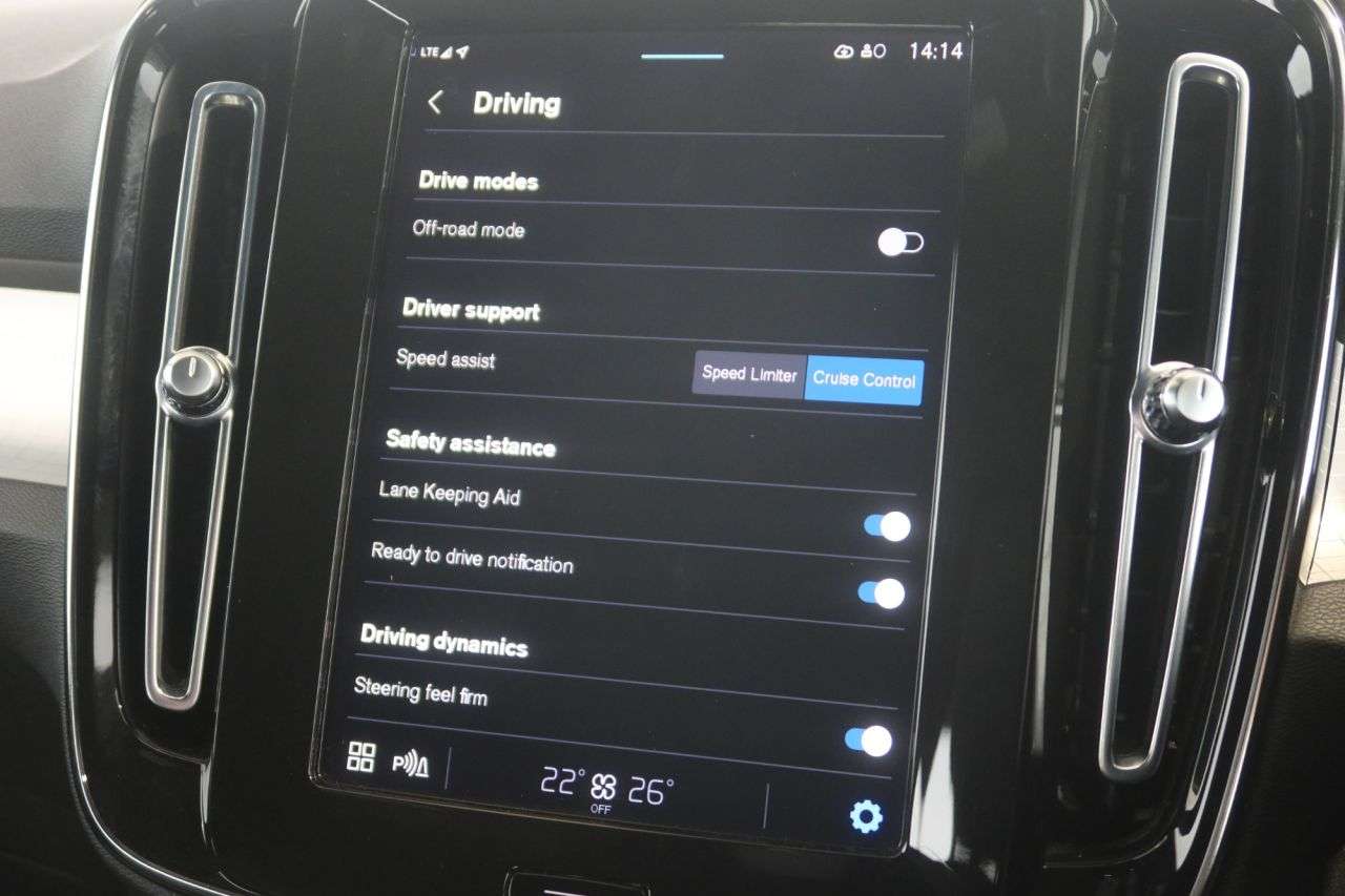 2023 VOLVO XC40 2023 VOLVO XC40