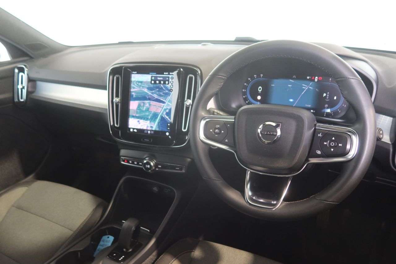 2023 VOLVO XC40 2023 VOLVO XC40