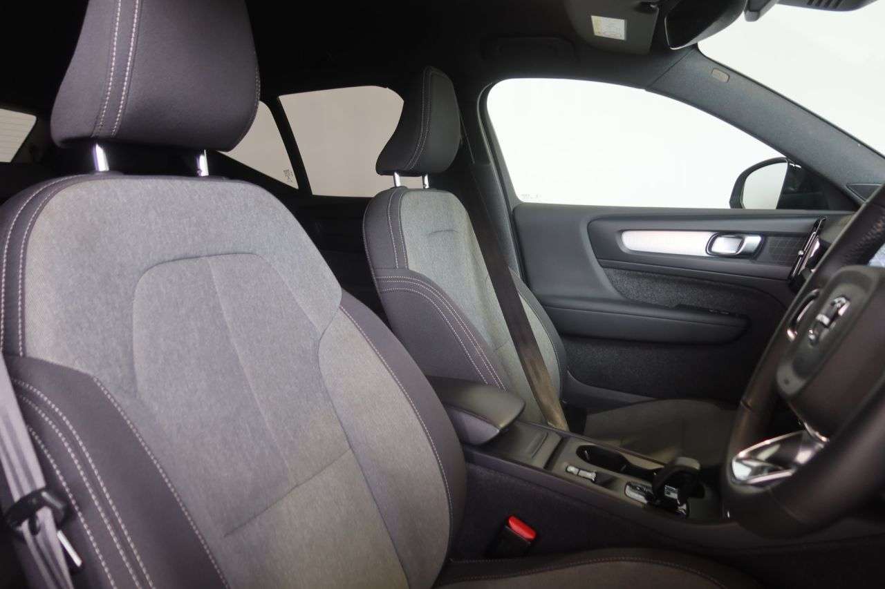 2023 VOLVO XC40 2023 VOLVO XC40