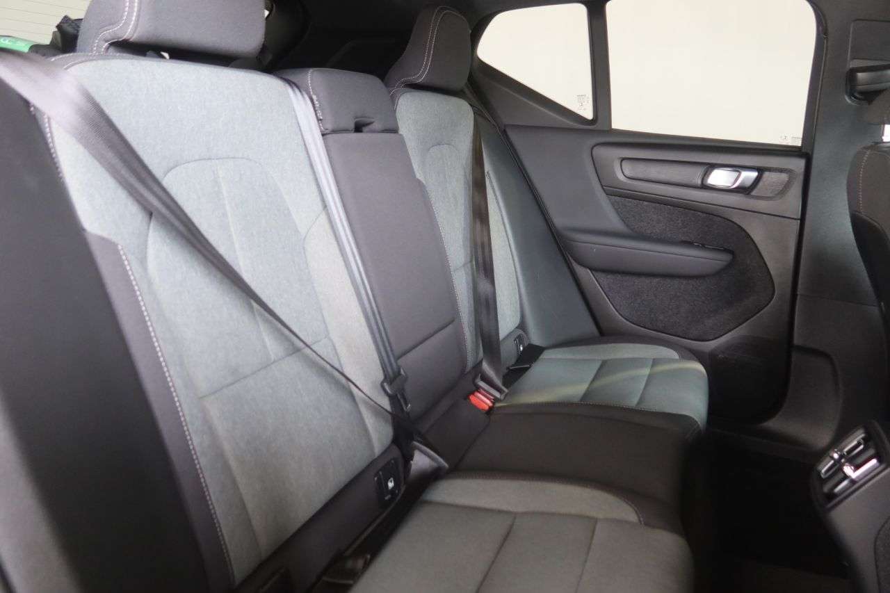 2023 VOLVO XC40 2023 VOLVO XC40