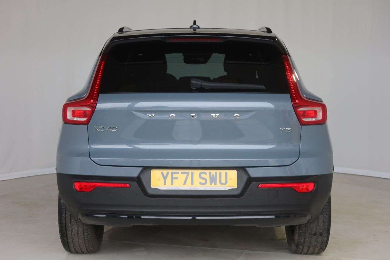 2022 VOLVO XC40 2022 VOLVO XC40