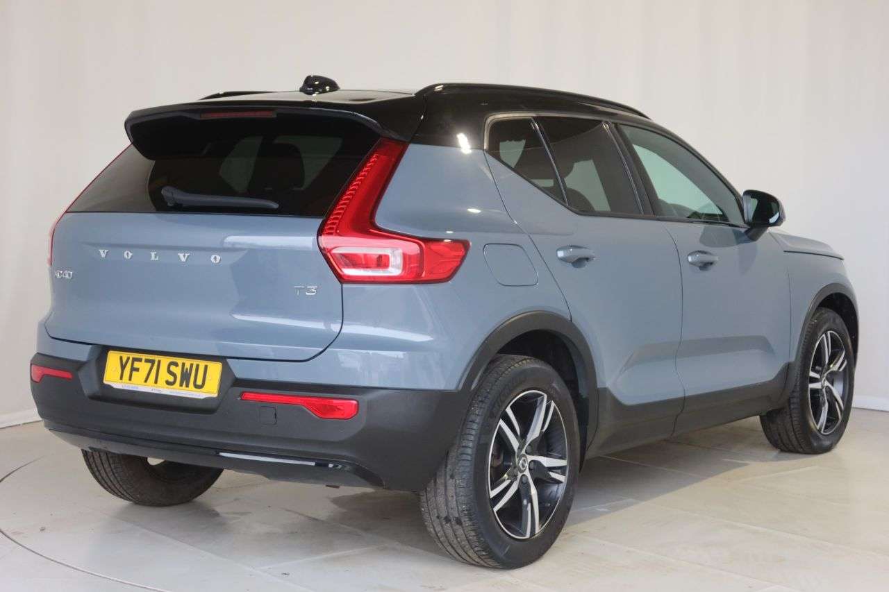 2022 VOLVO XC40 2022 VOLVO XC40