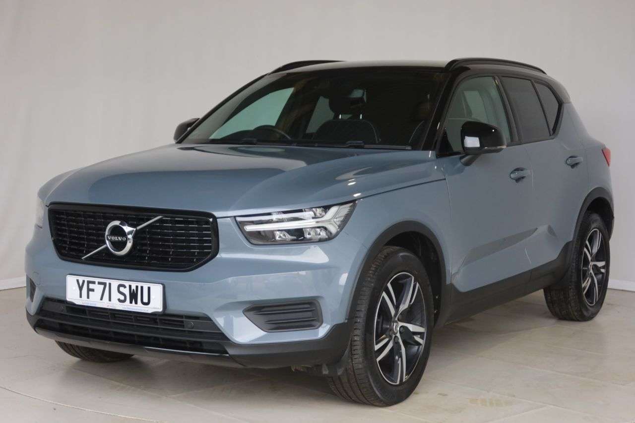 A 2022 VOLVO XC40 1.5 T3 R-Design SUV 5dr Petrol Auto Euro 6 (s/s) (163 ps) HEATED STEERING W A 2022 VOLVO XC40 1.5 T3 R-Design SUV 5dr Petrol Auto Euro 6 (s/s) (163 ps) HEATED STEERING W