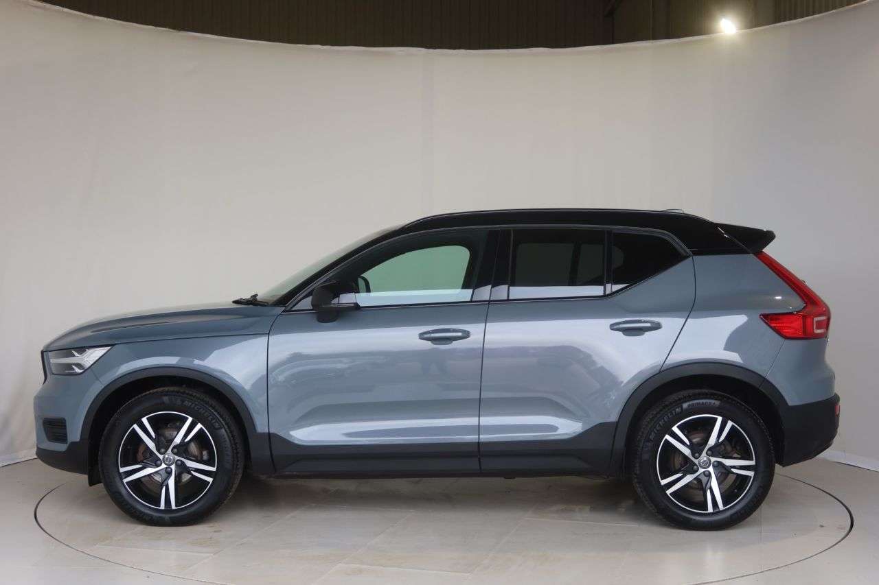 2022 VOLVO XC40 2022 VOLVO XC40