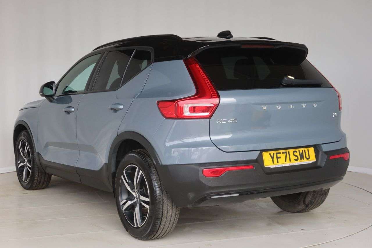 2022 VOLVO XC40 2022 VOLVO XC40