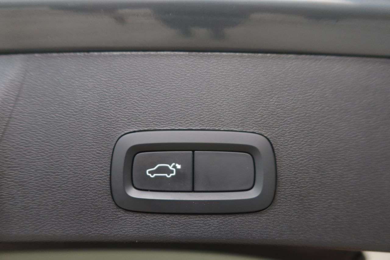 2022 VOLVO XC40 2022 VOLVO XC40