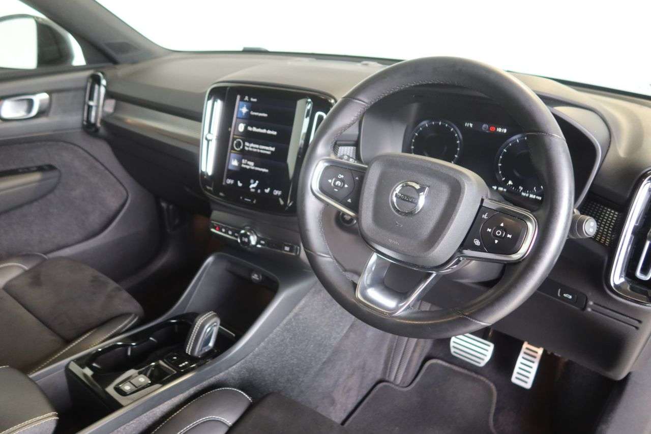 2022 VOLVO XC40 2022 VOLVO XC40