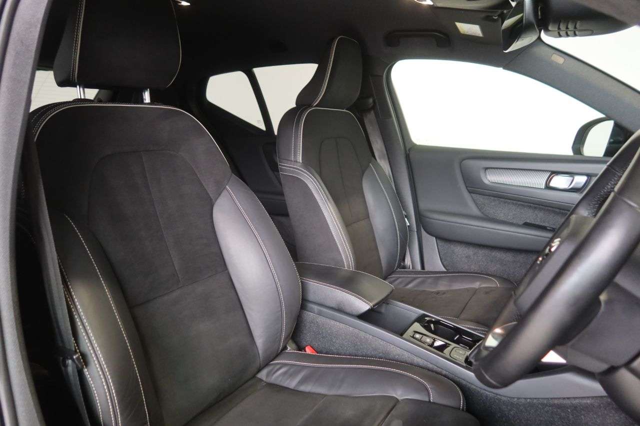 2022 VOLVO XC40 2022 VOLVO XC40