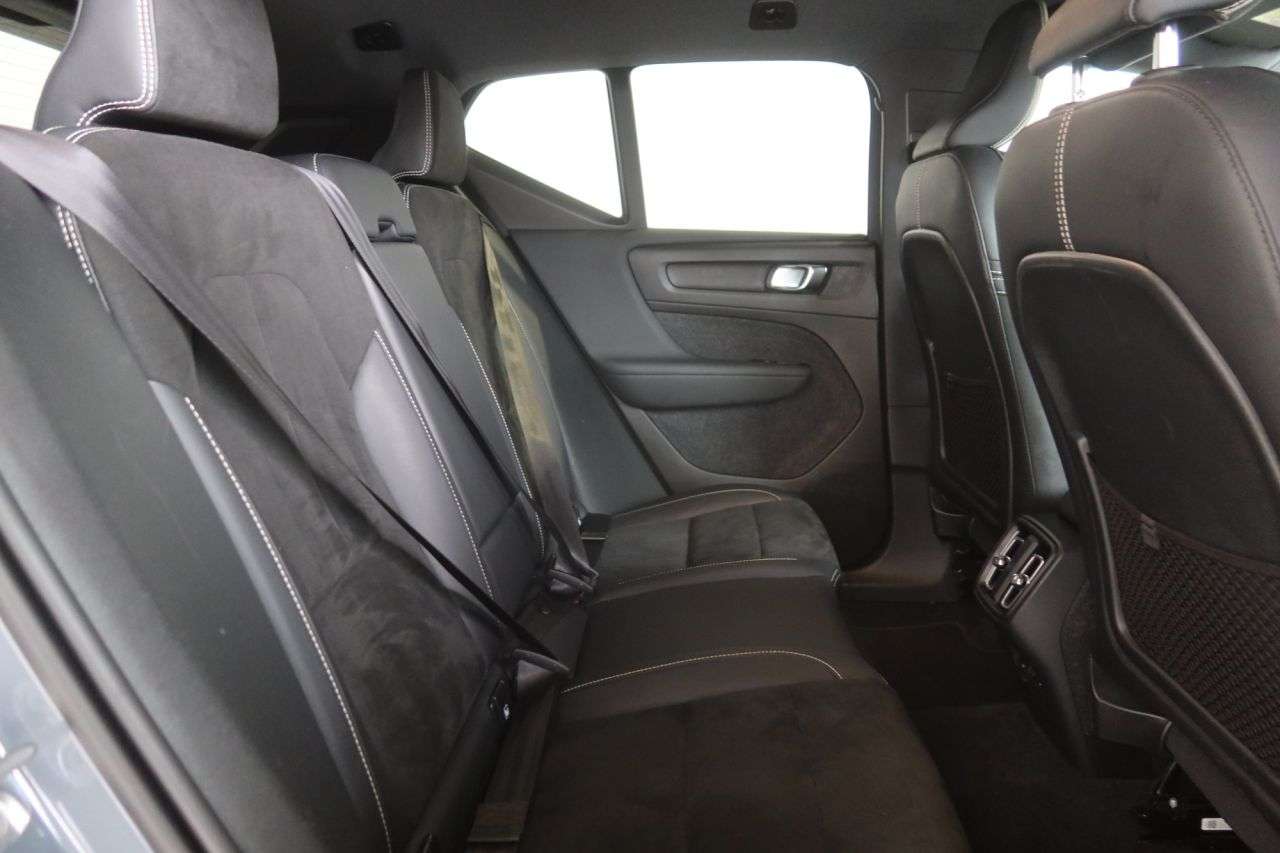 2022 VOLVO XC40 2022 VOLVO XC40