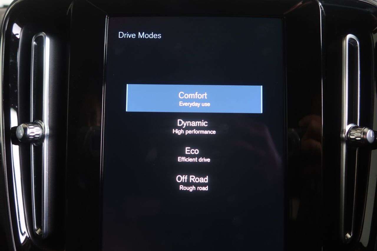 2022 VOLVO XC40 2022 VOLVO XC40