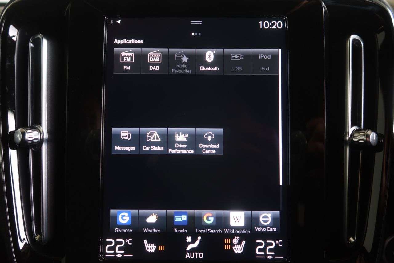 2022 VOLVO XC40 2022 VOLVO XC40