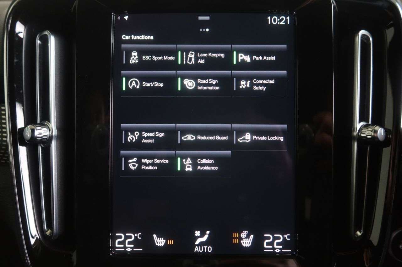 2022 VOLVO XC40 2022 VOLVO XC40