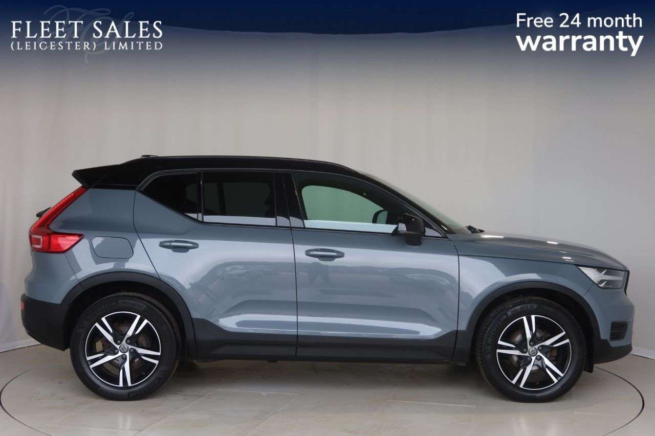 A 2022 VOLVO XC40 1.5 T3 R-Design SUV 5dr Petrol Auto Euro 6 (s/s) (163 ps) HEATED STEERING W A 2022 VOLVO XC40 1.5 T3 R-Design SUV 5dr Petrol Auto Euro 6 (s/s) (163 ps) HEATED STEERING W