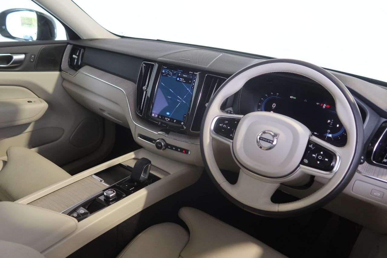 2023 VOLVO XC60 2023 VOLVO XC60
