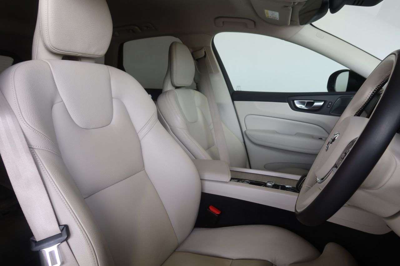 2023 VOLVO XC60 2023 VOLVO XC60