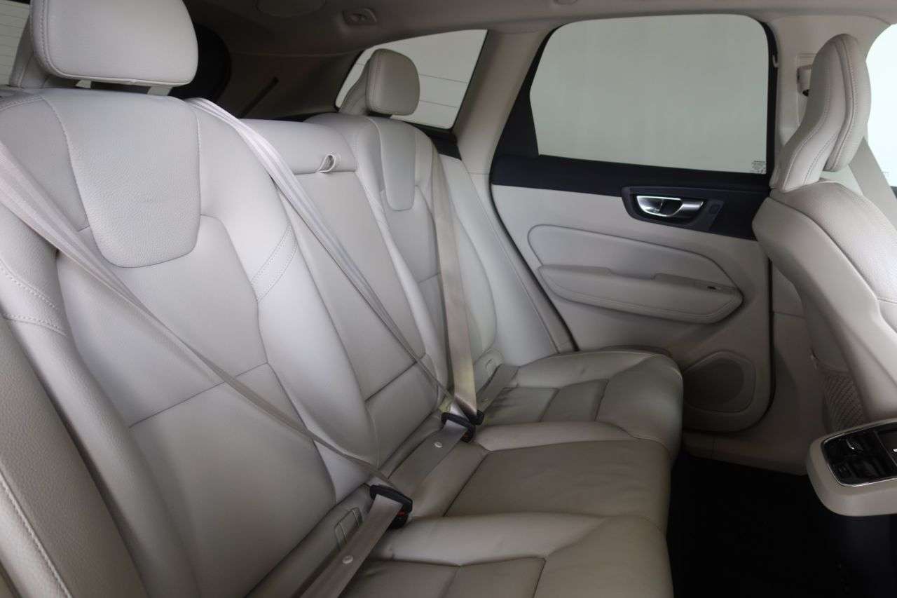 2023 VOLVO XC60 2023 VOLVO XC60