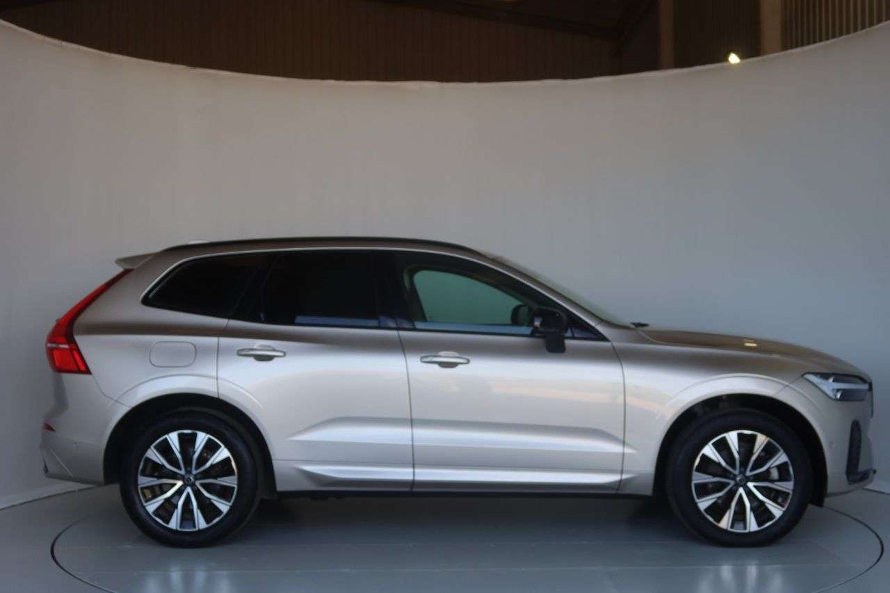 A 2023 VOLVO XC60 2.0 B4 MHEV Plus SUV 5dr Petrol Hybrid Auto Euro 6 (s/s) (197 ps) HEATED ST A 2023 VOLVO XC60 2.0 B4 MHEV Plus SUV 5dr Petrol Hybrid Auto Euro 6 (s/s) (197 ps) HEATED ST