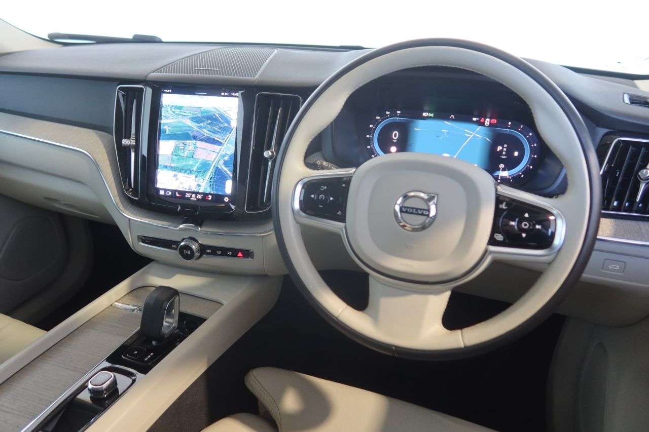 2023 VOLVO XC60 2023 VOLVO XC60