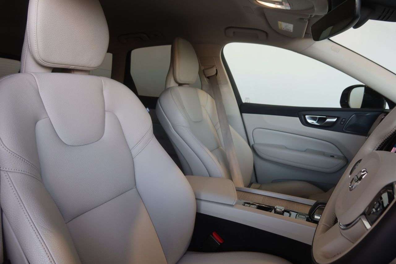 2023 VOLVO XC60 2023 VOLVO XC60
