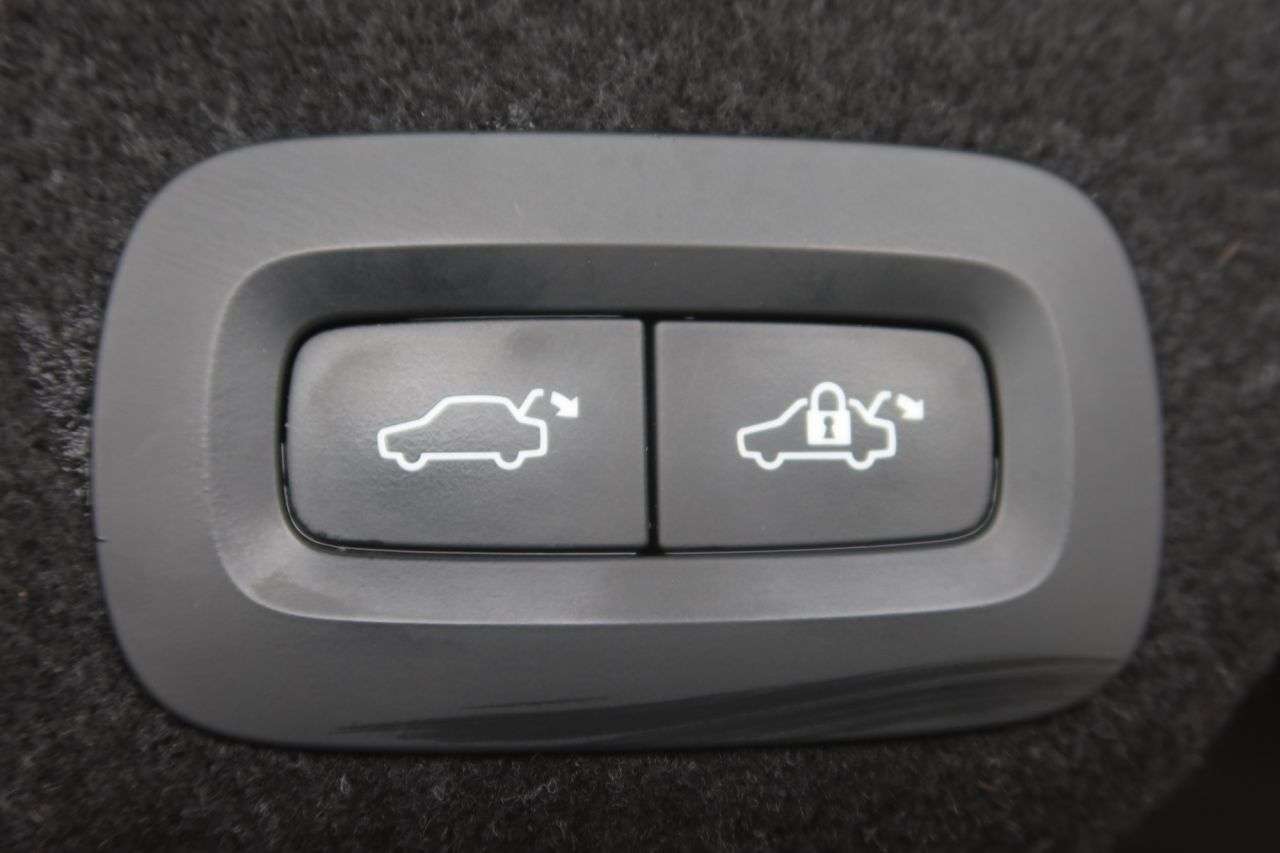 2018 VOLVO S90 2018 VOLVO S90