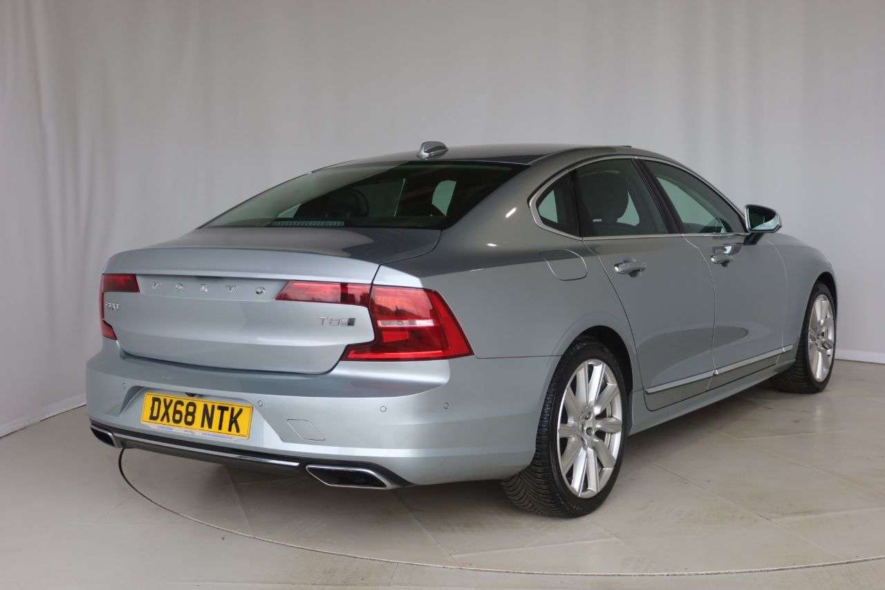 2018 VOLVO S90 2018 VOLVO S90