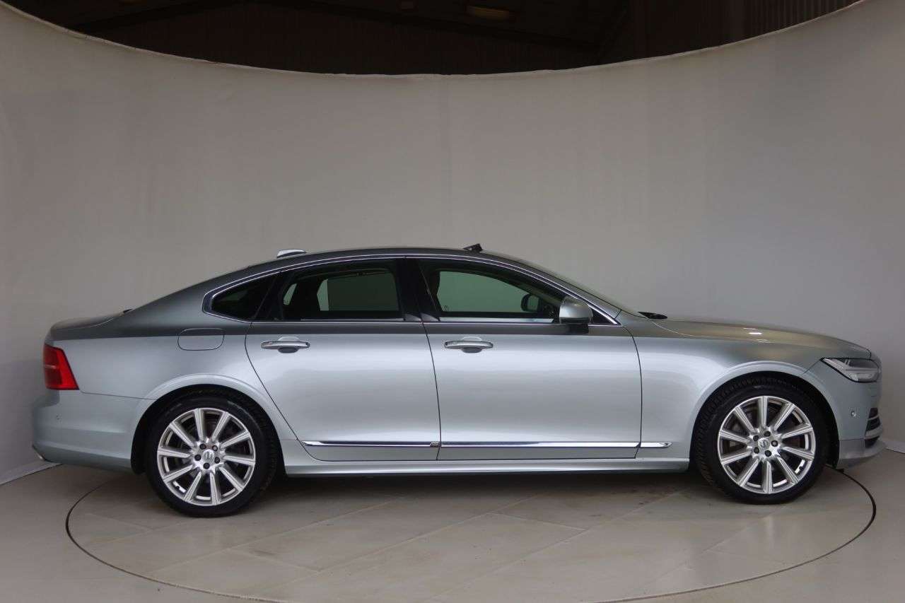 A 2018 VOLVO S90 2.0h T8 Twin Engine 10.4kWh Inscription Pro Saloon 4dr Petrol Plug-in Hybri A 2018 VOLVO S90 2.0h T8 Twin Engine 10.4kWh Inscription Pro Saloon 4dr Petrol Plug-in Hybri