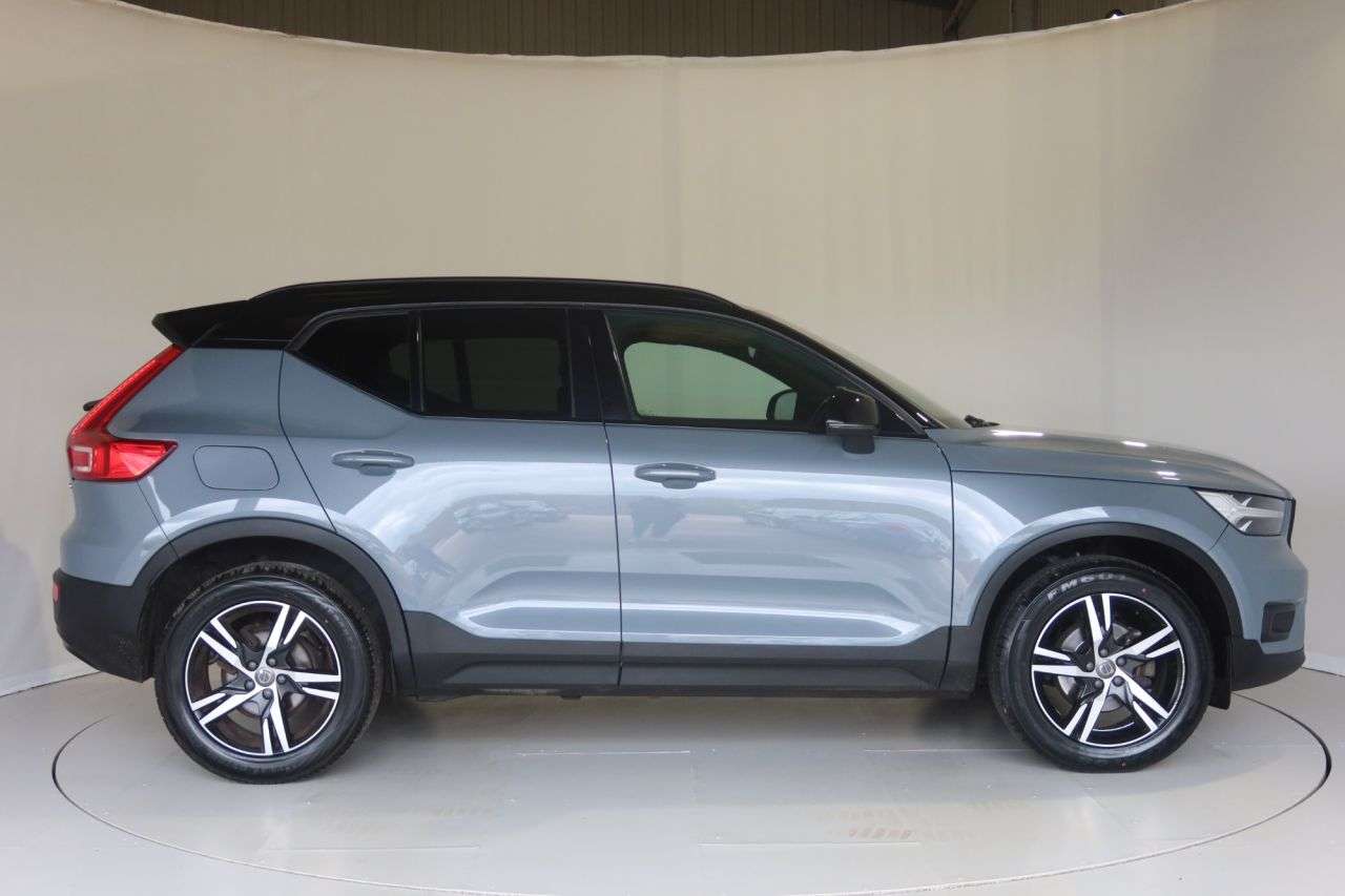 A 2021 VOLVO XC40 1.5 T3 R-Design SUV 5dr Petrol Auto Euro 6 (s/s) (163 ps) FREE 24 MONTH WAR A 2021 VOLVO XC40 1.5 T3 R-Design SUV 5dr Petrol Auto Euro 6 (s/s) (163 ps) FREE 24 MONTH WAR