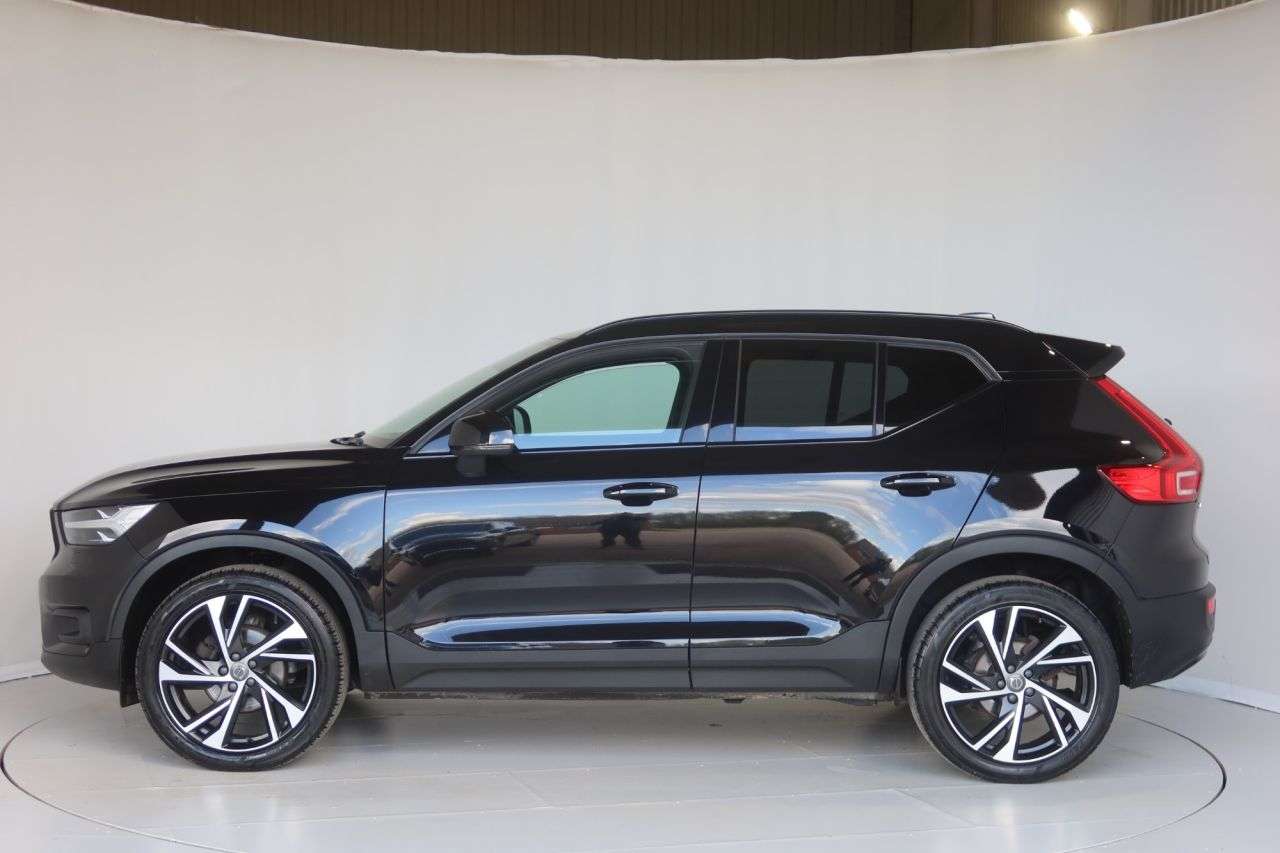 A 2021 VOLVO XC40 1.5 T3 R-Design Pro SUV 5dr Petrol Manual Euro 6 (s/s) (163 ps) OPTICAL REA A 2021 VOLVO XC40 1.5 T3 R-Design Pro SUV 5dr Petrol Manual Euro 6 (s/s) (163 ps) OPTICAL REA