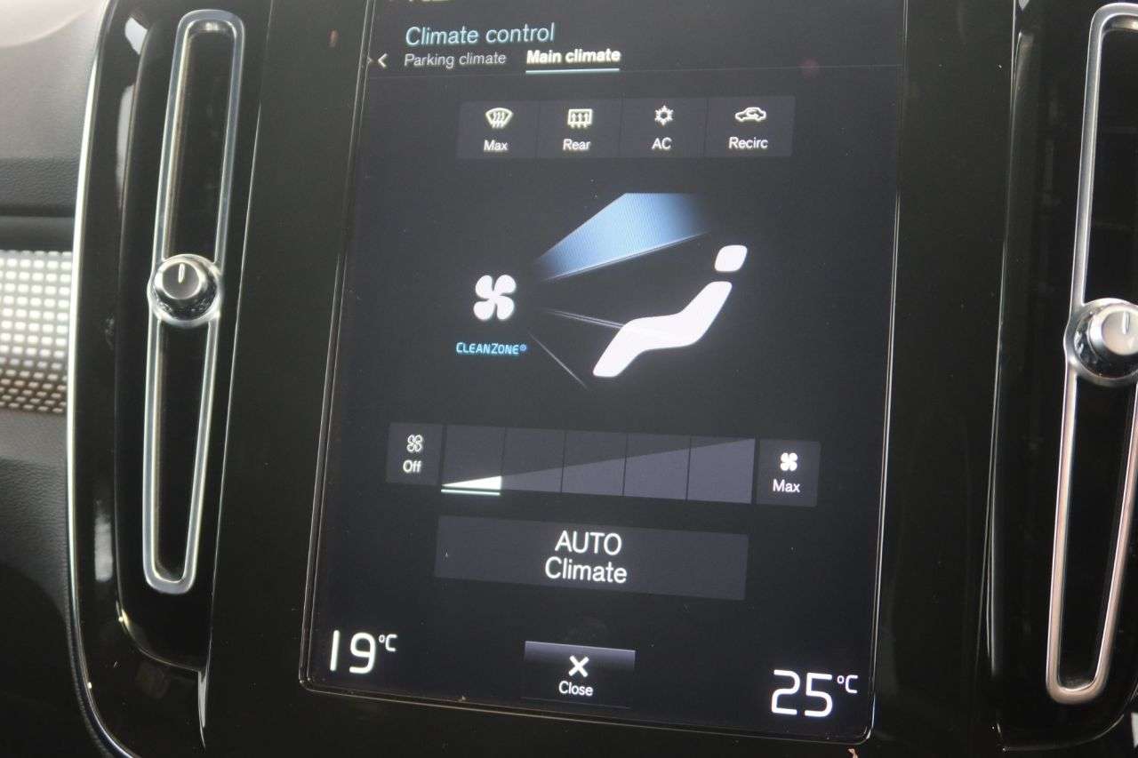 2021 VOLVO XC40 2021 VOLVO XC40