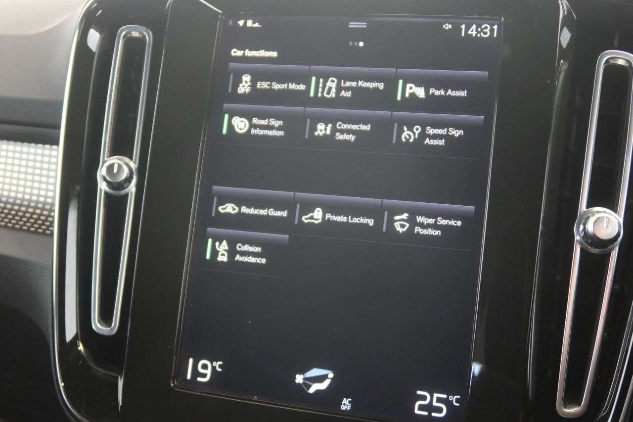 2021 VOLVO XC40 2021 VOLVO XC40
