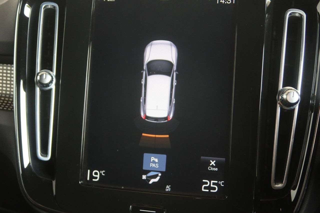 2021 VOLVO XC40 2021 VOLVO XC40