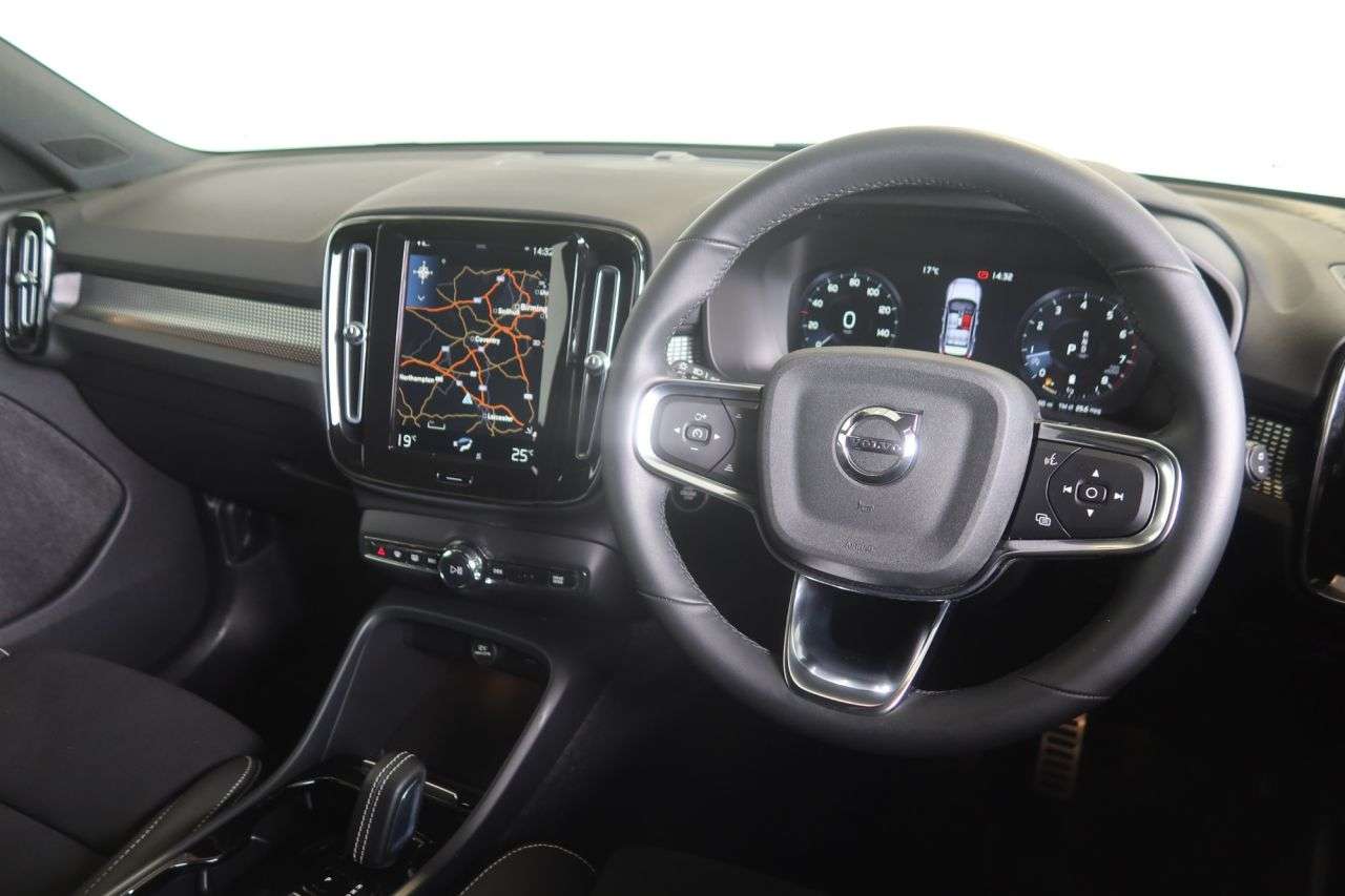 2021 VOLVO XC40 2021 VOLVO XC40