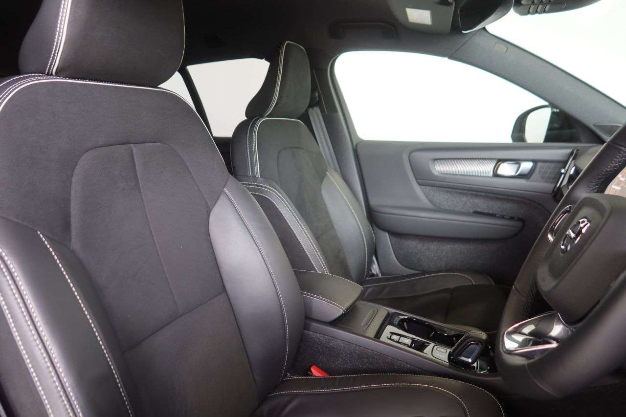2021 VOLVO XC40 2021 VOLVO XC40