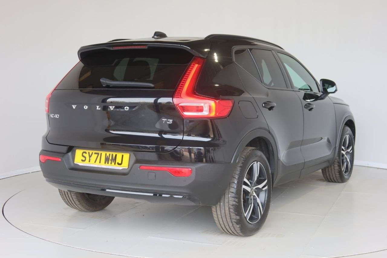 2021 VOLVO XC40 2021 VOLVO XC40