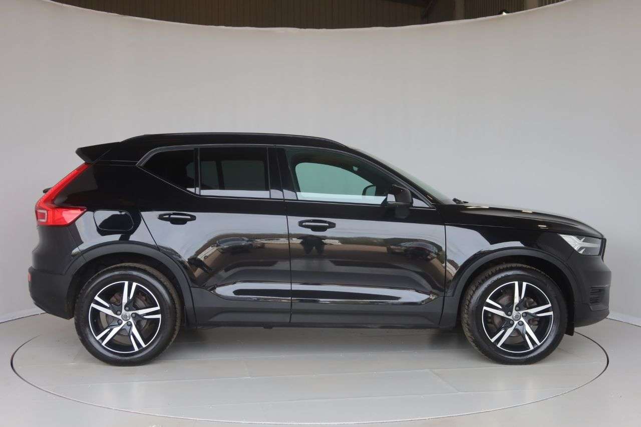 A 2021 VOLVO XC40 1.5 T3 R-Design SUV 5dr Petrol Manual Euro 6 (s/s) (163 ps) OPTICAL REAR SE A 2021 VOLVO XC40 1.5 T3 R-Design SUV 5dr Petrol Manual Euro 6 (s/s) (163 ps) OPTICAL REAR SE