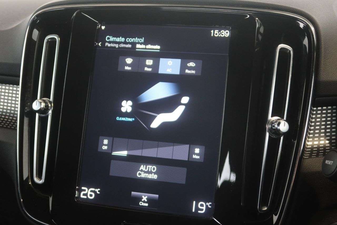 2021 VOLVO XC40 2021 VOLVO XC40