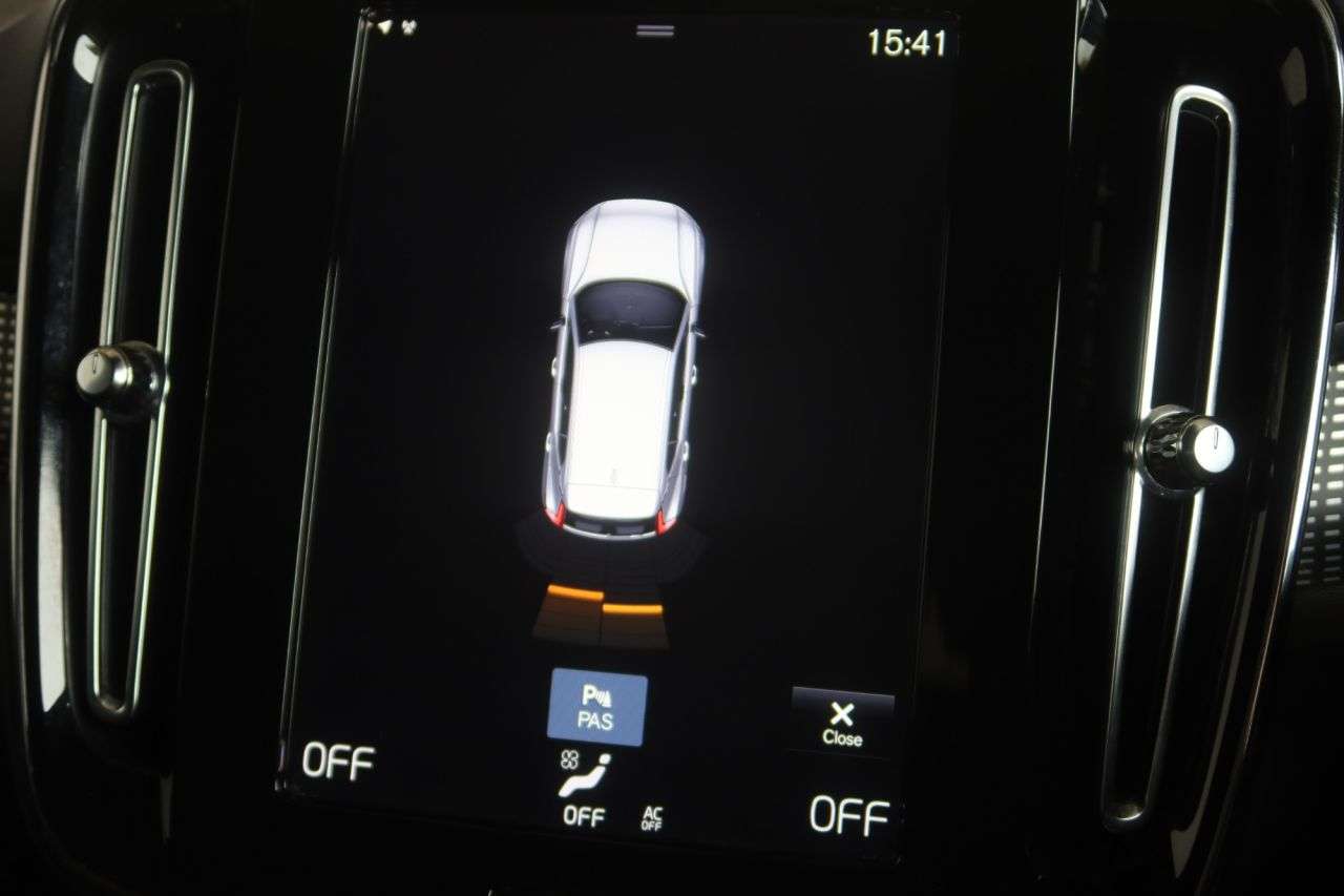 2021 VOLVO XC40 2021 VOLVO XC40